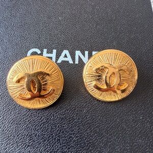 Authentic Chanel Gold Plate CC Logo Round Vintage Clip Earrings